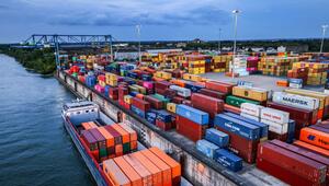 Containerumschlag im Duisburger Hafen