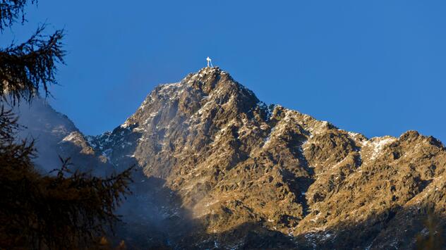 Italien Suedtirol Vinschgau Naturns Herbst am Naturnser Sonnenberg Texelgruppe Kirchbachspitze