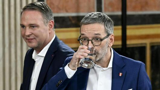 Vizekanzler Babler (l.) hat FPÖ-Chef Kickl angezeigt