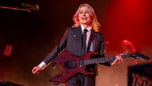 Phoebe Bridgers muss sich erst noch erholen, bis sie wieder auf die Bühne kann.