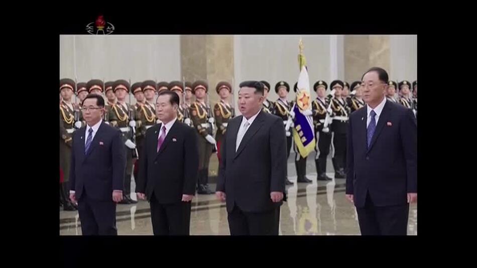 Kim Jong Un besucht Familienmausoleum