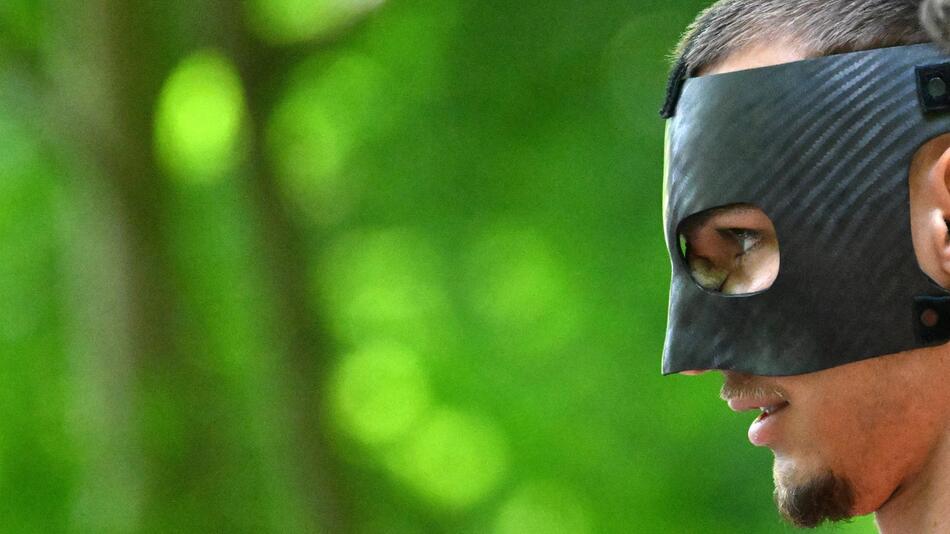 Tim Lemperle trainierte am 16. Mai 2025 mit Gesichtsmaske.