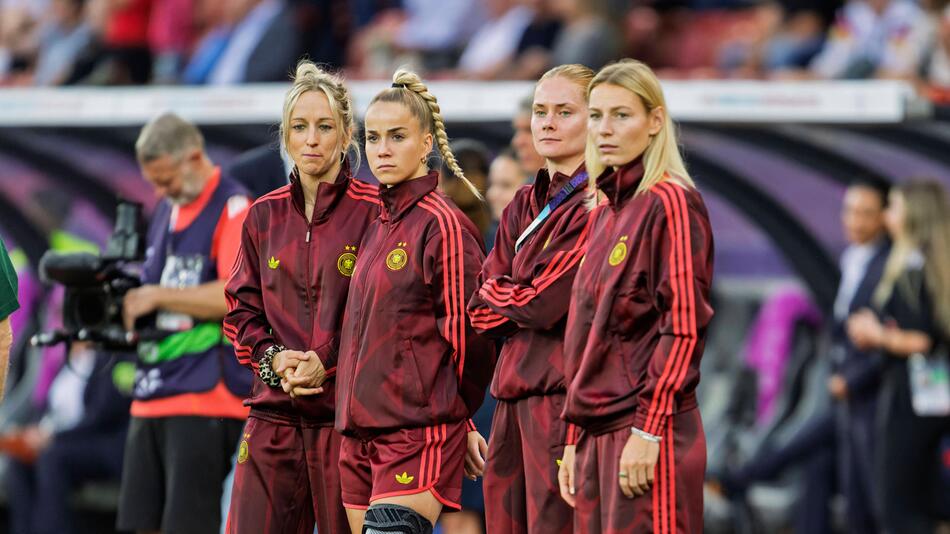Frauenfußball, Fußball, Karriere, Nebenjob, Studium