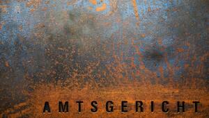 Der Schriftzug "Amtsgericht" auf einer Tafel in Bad Kissingen