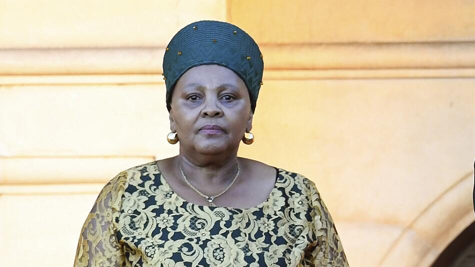 Nosiviwe Mapisa-Nqakula