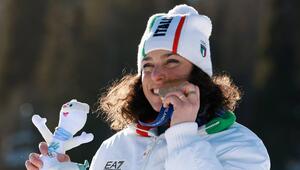 So sieht Freude aus: Federica Brignone strahlt nach ihrem Gold-Gewinn im Riesenslalom.