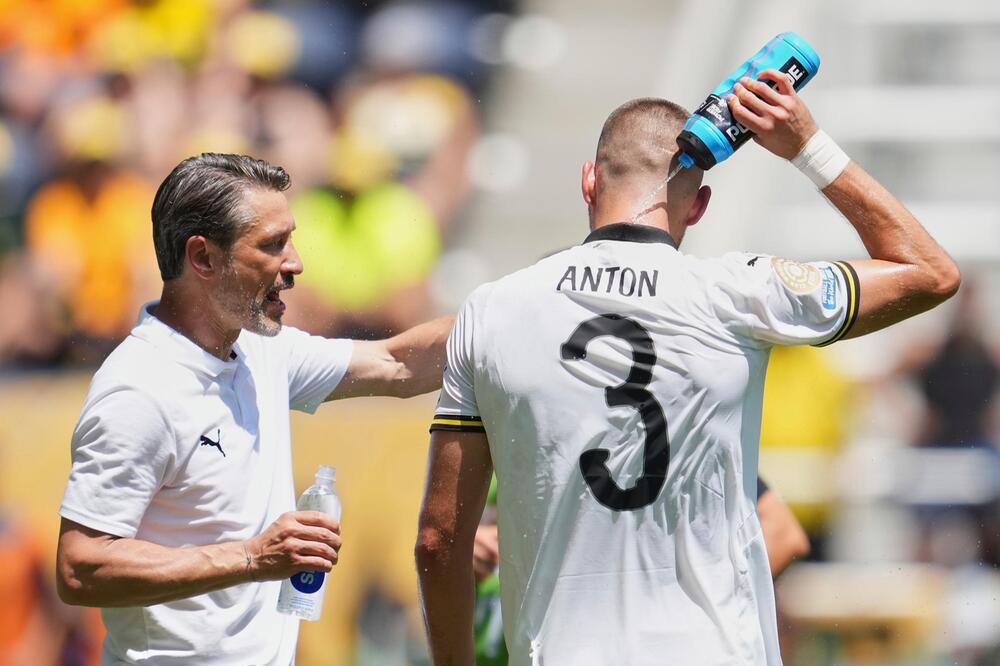BVB-Trainer Niko Kovac und Abwehrspieler Waldemar Anton bei der Klub-WM