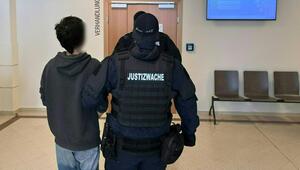 Beweislage gegen 15-Jährigen in zentralen Anklagepunkten "zerbröselt"