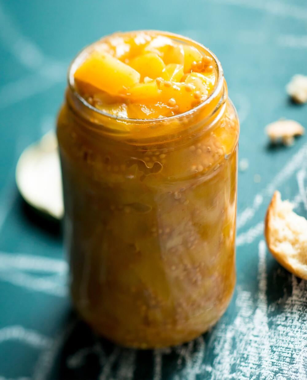 Mangochutney in einem Schraubglas