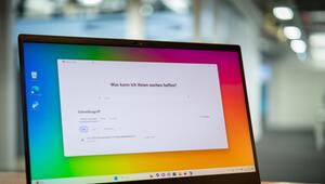 Ein Laptop mit Windows 11 und Microsoft Copilot