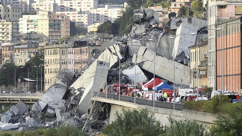 Autobahnbrücke in Genua eingestürzt