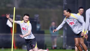 Diogo Jota und Virgil van Dijk (r)