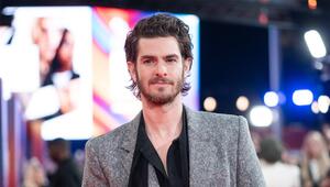 Andrew Garfield hat seinen alten Look hinter sich gelassen.
