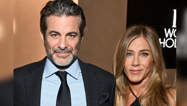 Jim Curtis und Jennifer Aniston machten ihre Liebe im Herbst 2025 öffentlich