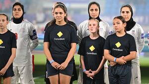 Iran-Krieg - Irans Fußballerinnen schweigen bei Nationalhymne