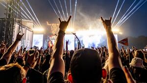 Festivalbesucher feiern beim Wacken Open Air