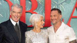 Die Stars von "MobLand" demonstrieren Einigkeit: Pierce Brosnan (l.), Helen Mirren und Tom Hardy ...