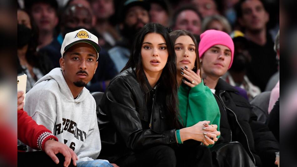 Kendall Jenner, Hailey Bieber und Justin Bieber (v.l.) sind seit vielen Jahren miteinander ...