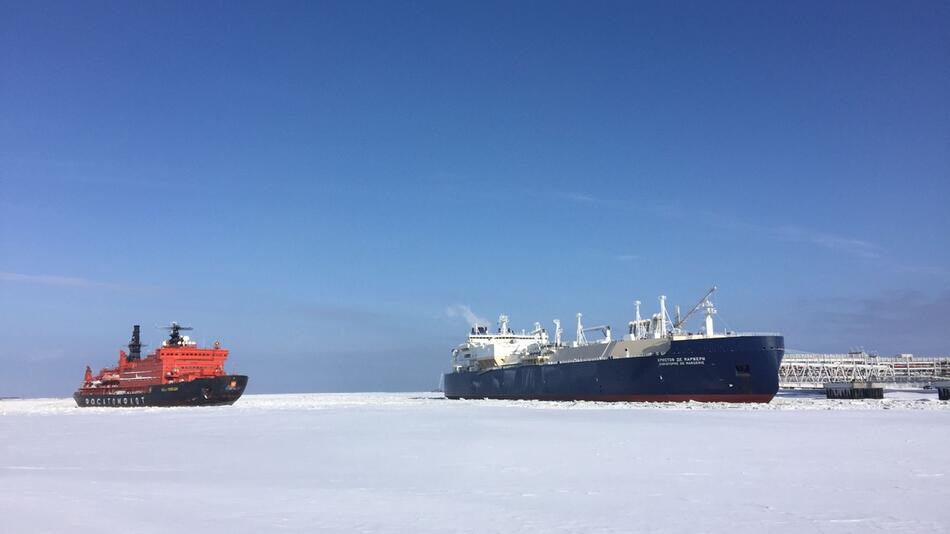 Russischer LNG-Tanker im arktischen Meer