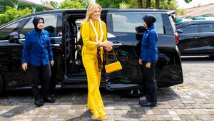 Königin Máxima ist in Indonesien nicht zu übersehen.