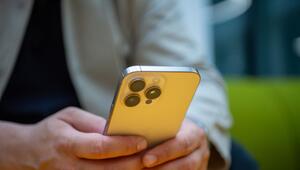 User benutzt ein Smartphone