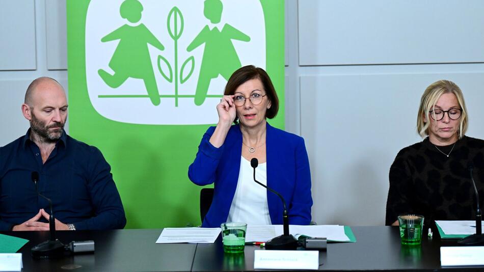 Christian Rudisch, Geschäftsführerin Annemarie Schlack und Nicole Cerny