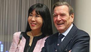 So-yeon Schröder-Kim und Gerhard Schröder sind seit 2018 verheiratet.