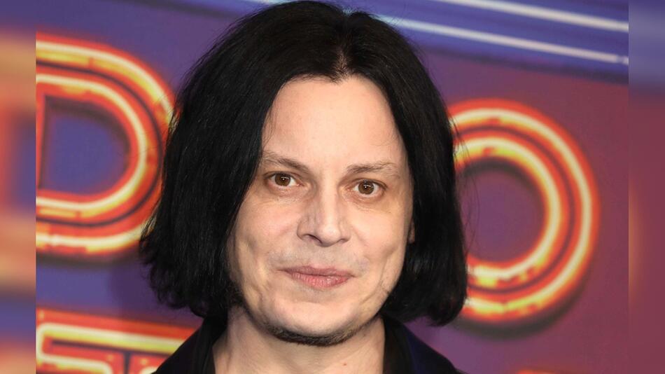 Jack White zeigt sich bei Instagram stolz auf seinen Sohn.
