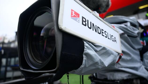 TV-Kamera bei Bundesliga-Spiel