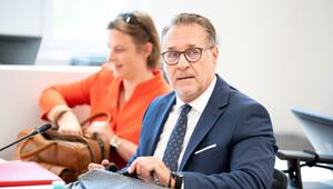 Der frühere FPÖ-Chef mit seiner Anwältin bei einem früheren Prozesstag