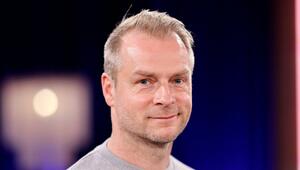 Hinnerk Schönemann scheint bei seinen Filmküssen sehr vergesslich zu sein.