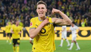 Nico Schlotterbeck jubelt über seinen Treffer zum 2:1.