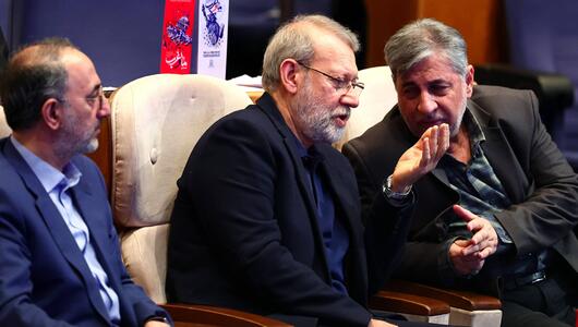 Die USA haben den Chef des iranischen Sicherheitsrats, Ali Laridschani (M.), mit Sanktionen belegt.