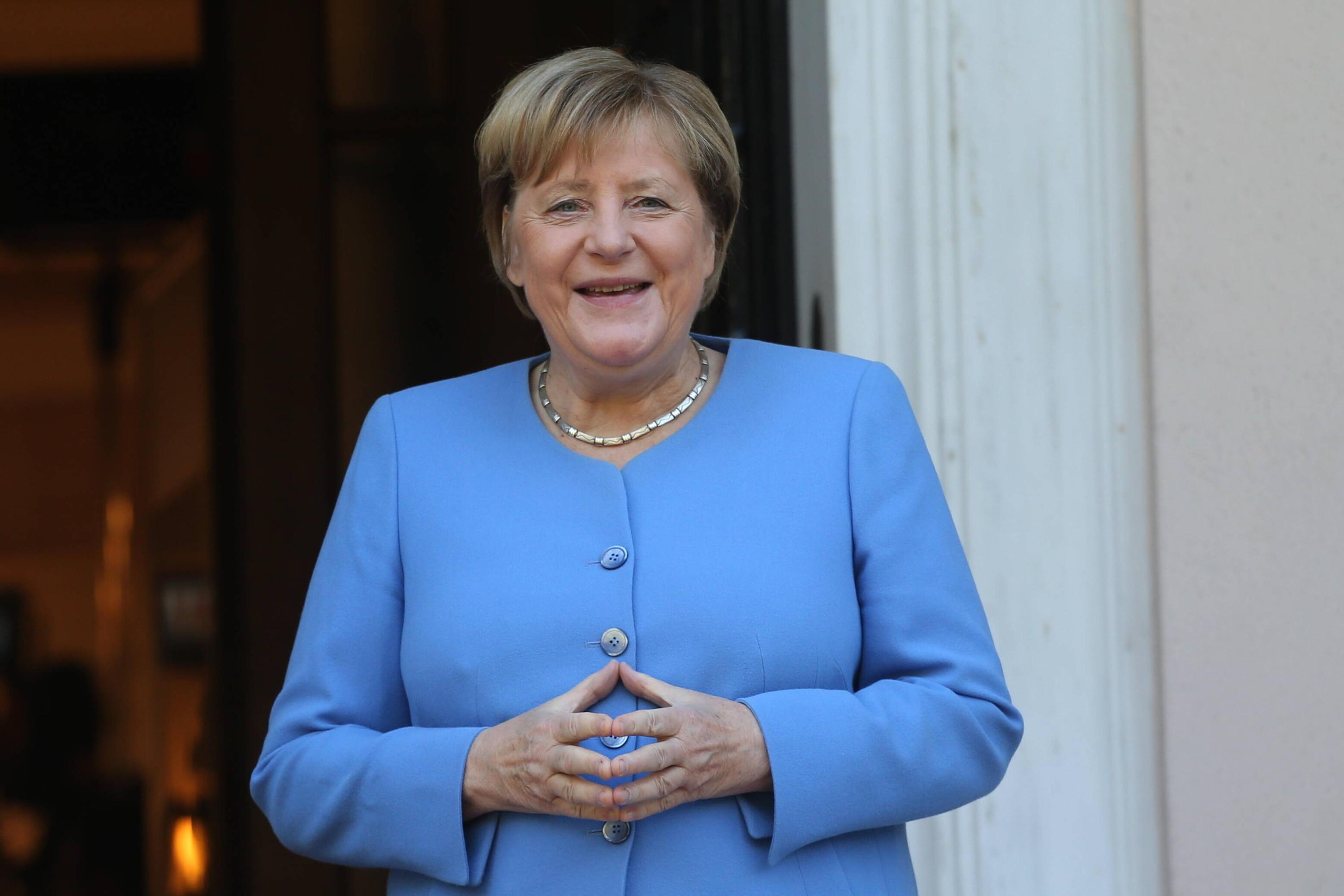 angela merkel steckbrief bilder und news gmx at