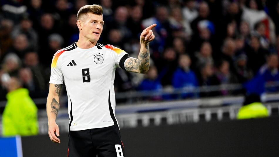 DFB-Nationalspieler Toni Kroos während des Test-Länderspiels in Frankreich