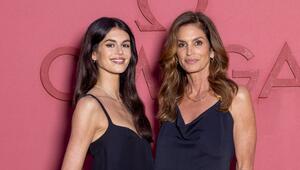 Kaia Gerber (l.) und Cindy Crawford in Paris.