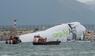 Jumbo-Jet rutscht über Landebahn in Hongkong