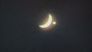 Himmlisches Duo: Venus und Mondsichel leuchten Seite an Seite
