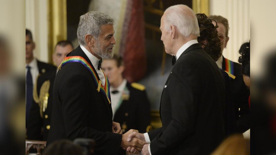 George Clooney und Joe Biden im Dezember 2022 im Weißen Haus in Washington.