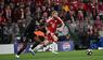 Konrad Laimer (FC Bayern) geht ins Laufduell.