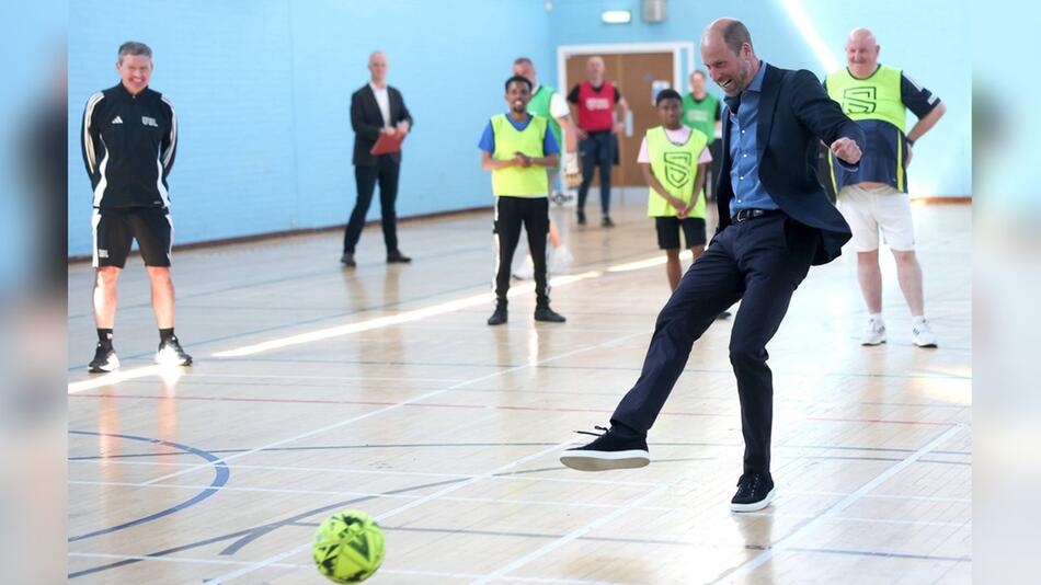 Prinz William im Leith Community Centre in Schottland.