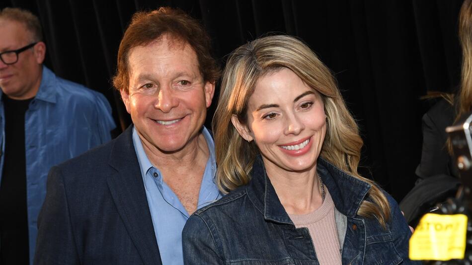 Steve Guttenberg und Ehefrau Emily im Mai 2023 bei einer Theaterpremiere in New York.