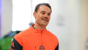 Manuel Neuer zeigt sich mit Schnurrbart