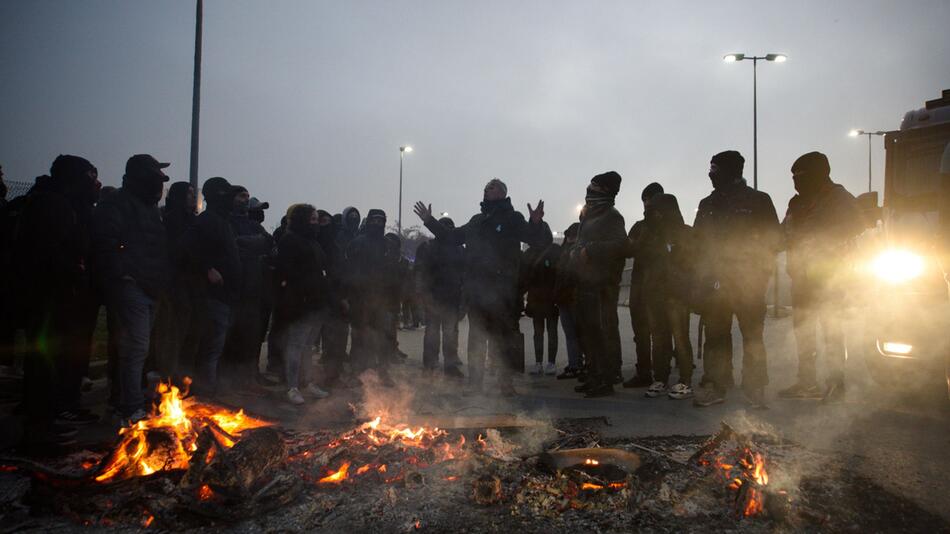 Strafvollzugsbeamte in Spanien protestieren