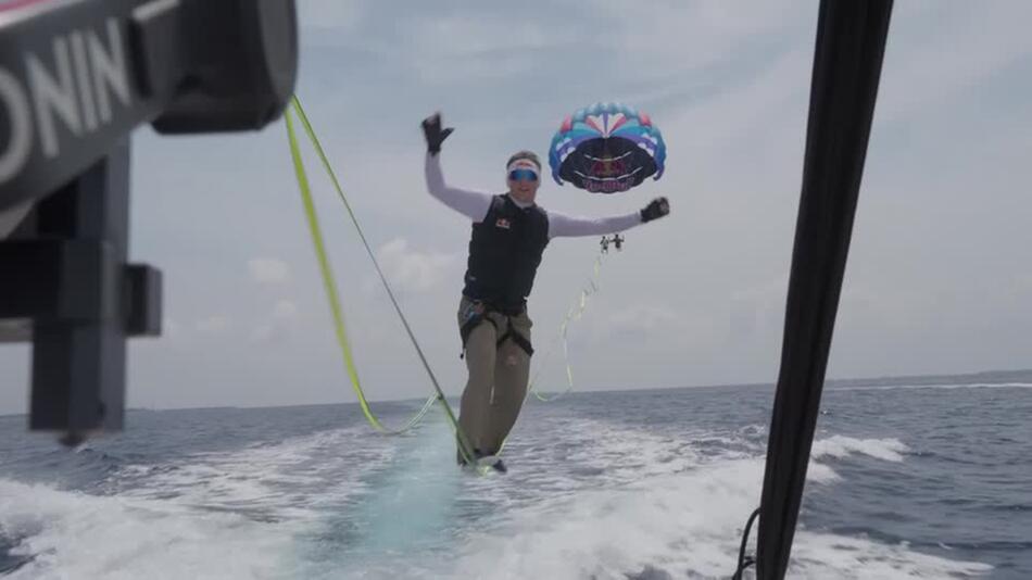 Slackline zu einfach? Hänge sie an ein Motorboot!