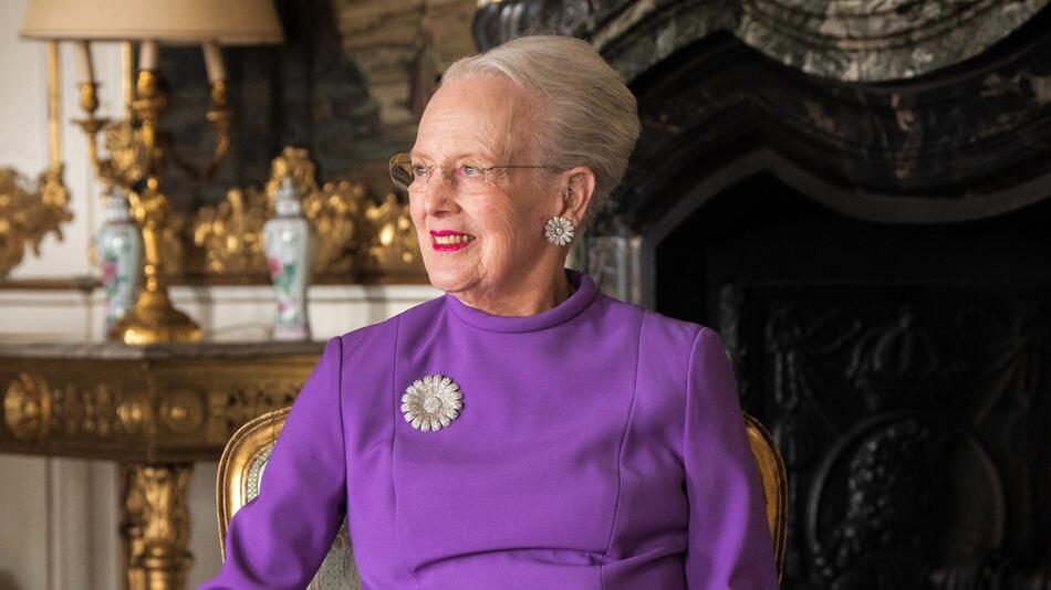 Eines der beiden offiziellen Geburtstagsporträts: Königin Margrethe II. von Dänemark wurde im ...