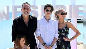 Jeffrey Dean Morgan und seine Familie: Augustus in der Mitte, Ehefrau Hilarie Burton rechts und ...