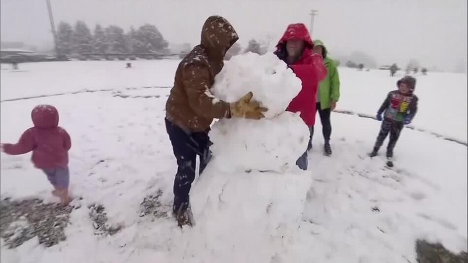 „So etwas habe ich noch nie gesehen“ - Australier genießen seltenen Schneefall