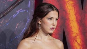 Millie Bobby Brown war bei "The Tonight Show" zu Gast - und hatte ein Geschenk im Gepäck.