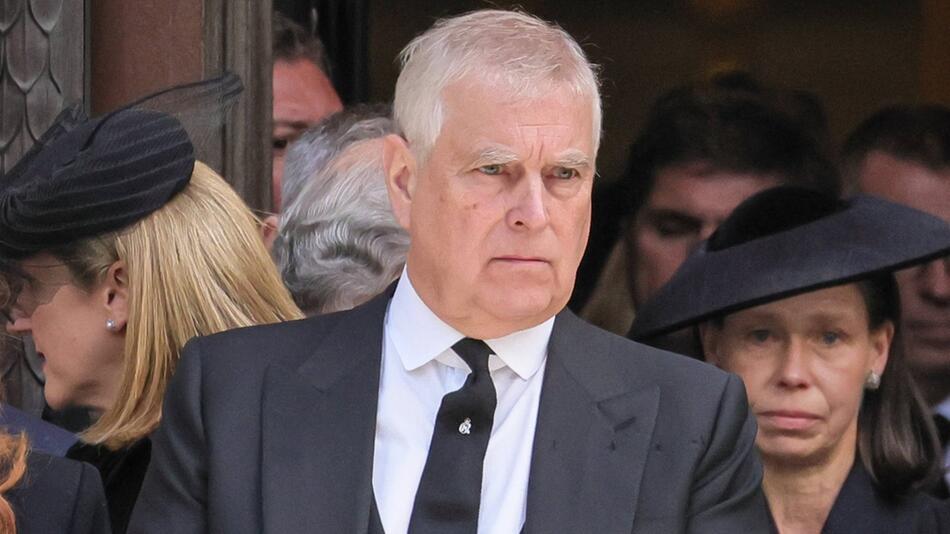 Andrew Mountbatten-Windsor ist durch den Epstein-Skandal tief gefallen. Er verlor seine Titel ...